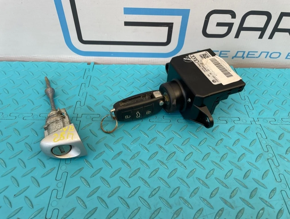 Личинки замка комплект Audi Q7 2008 107837167BD 4LB BHK 3.6