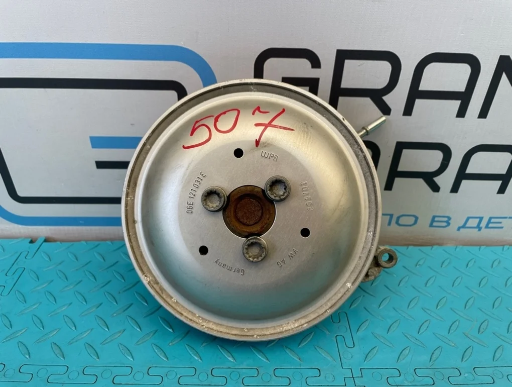 Насос водяной (помпа) Audi A6 2013 06E121018E C7 CHVA 2.8