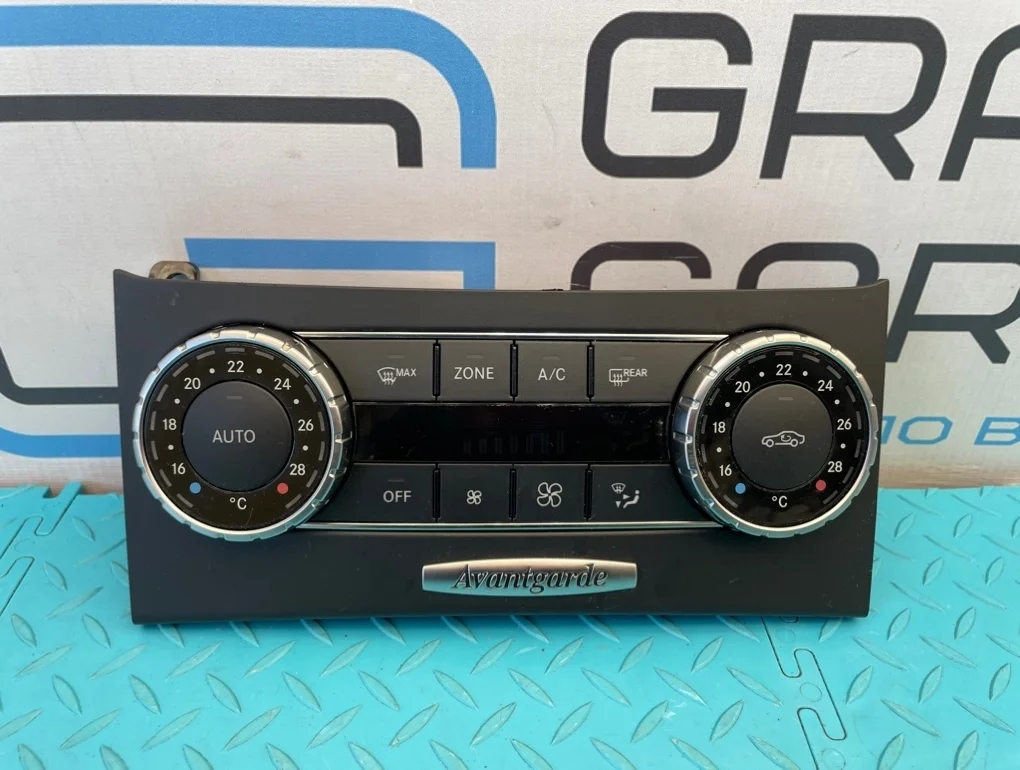 Блок климата Mercedes-Benz C-Class 2013 A2049006608 W204 271.820 1.8