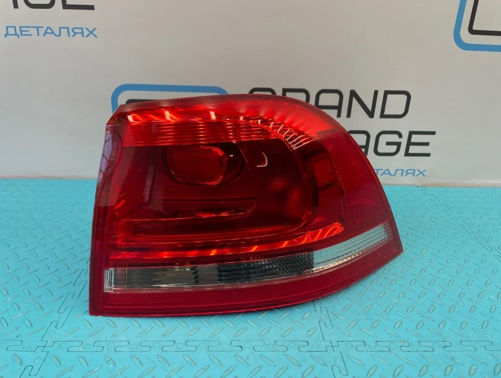 Фонарь Volkswagen Touareg 2012 7P6945096D 7P5 CGRA 3.6, правый