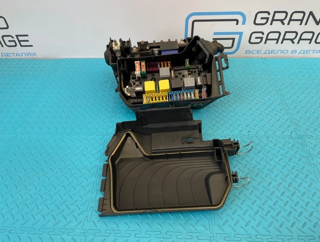 Блок предохранителей Mercedes-Benz Cla-Class 2013 A2465400024 C117 270.920 2.0