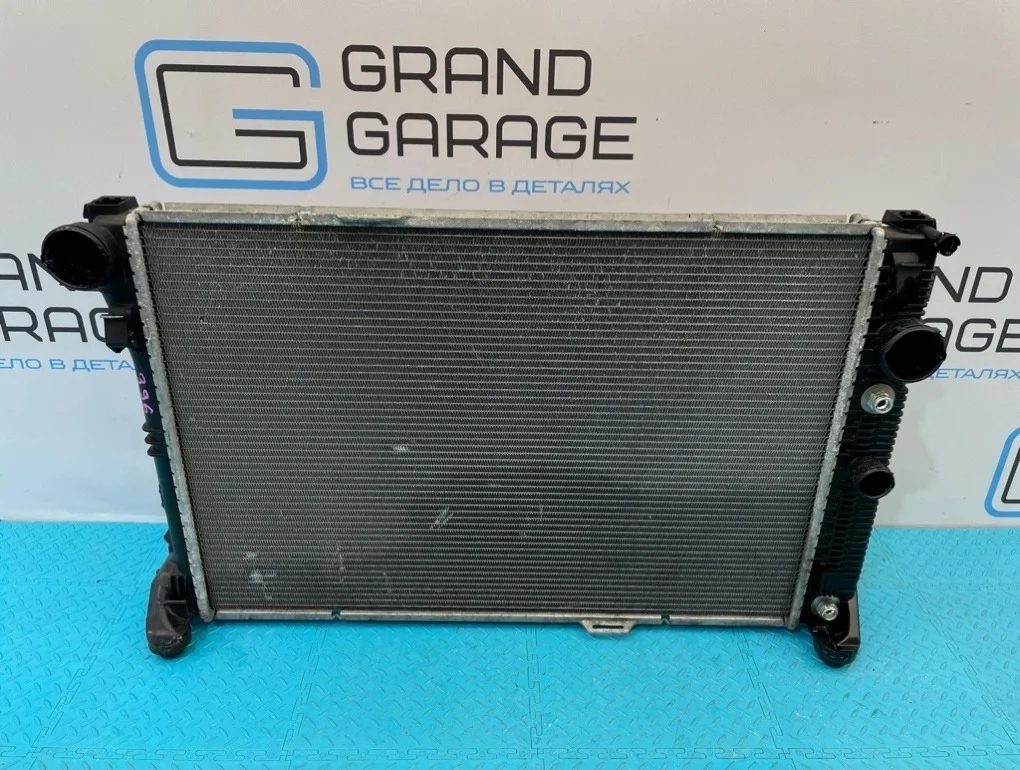 Радиатор охлаждения Mercedes-Benz E-Class 2012 A2045003603 W212 276.952 3.5