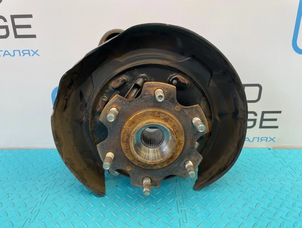 Кулак Mitsubishi Pajero 2010 MR992531 V93W 6G72 3.0, задний левый