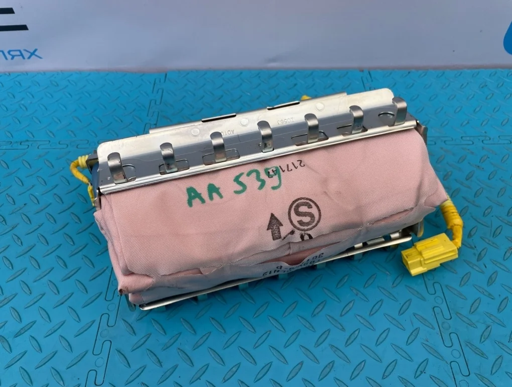 Подушка безопасности Mitsubishi Pajero 2010 7030A139 V93W 6G72 3.0