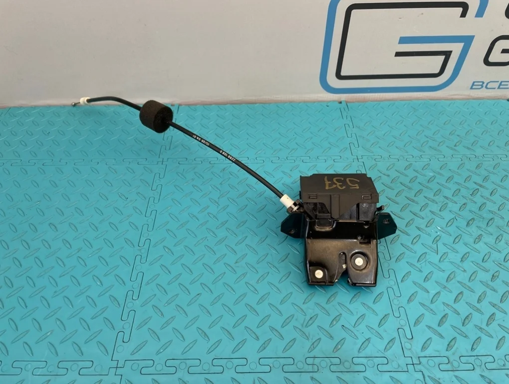 Замок багажника Mercedes-Benz C-Class 2006 A1717500085 W203 272.920 2.5