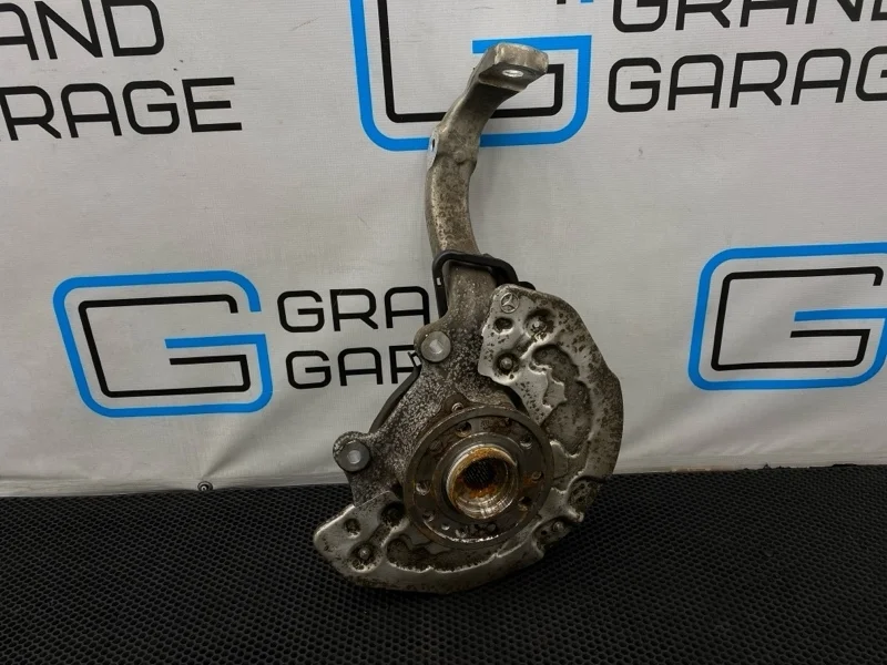 Кулак Mercedes-Benz E-Class 2017 2133325200 W213 274.920 2.0, передний правый