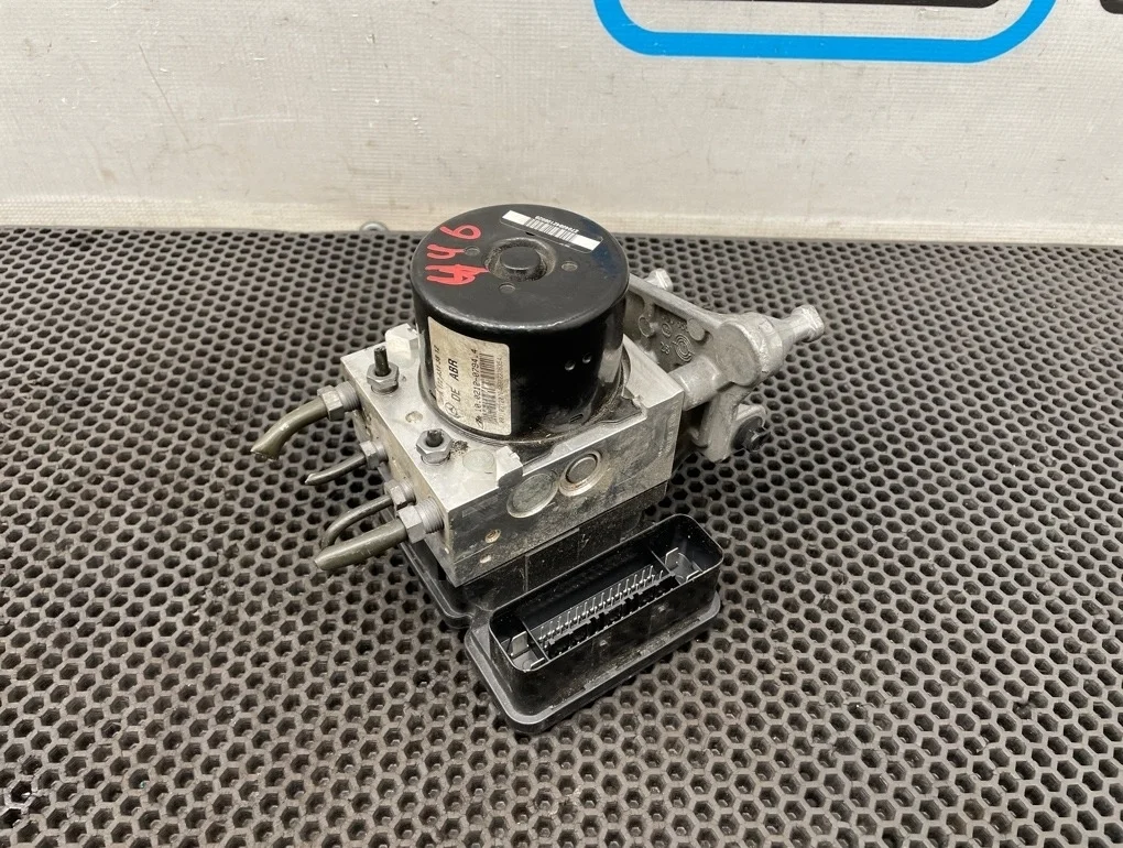 Блок ABS Mercedes-Benz C-Class 2012 A1724313912 C204 271.820 1.8