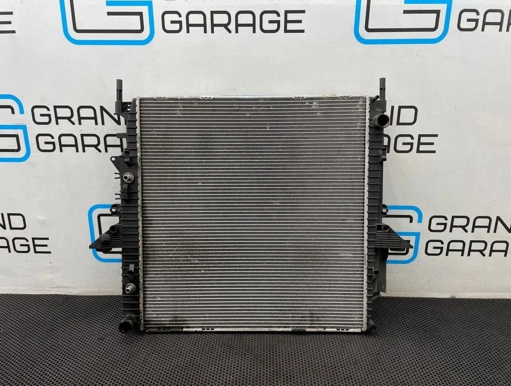 Радиатор охлаждения Land Rover Discovery 2006 PCC500093 L319 406PN 4.0