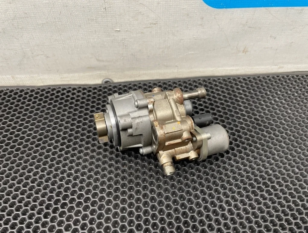 Насос топливный Bmw 5-Series 2010 7615617 F10 N55B30A 3.0