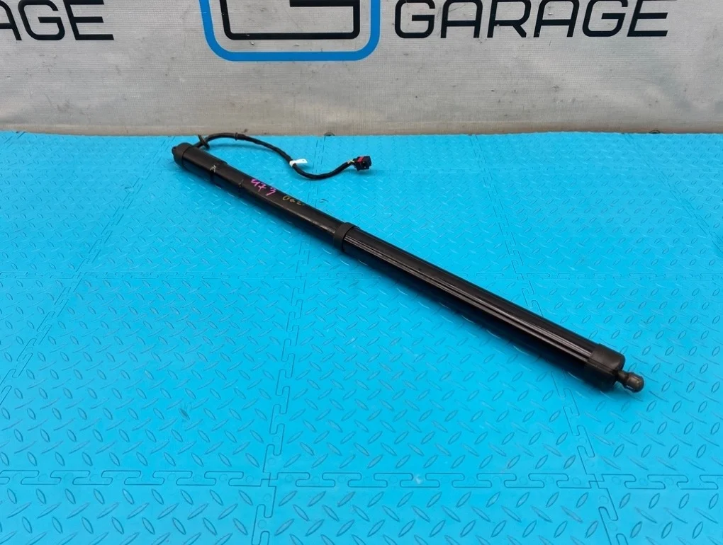 Амортизатор багажника Porsche Cayenne 2011 95851285104 958 M55.02 3.6