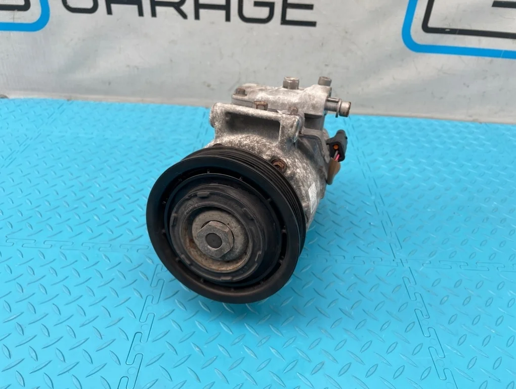 Компрессор кондиционера Mercedes-Benz B-Class 2013 A0038304360 W246 270.910 1.6