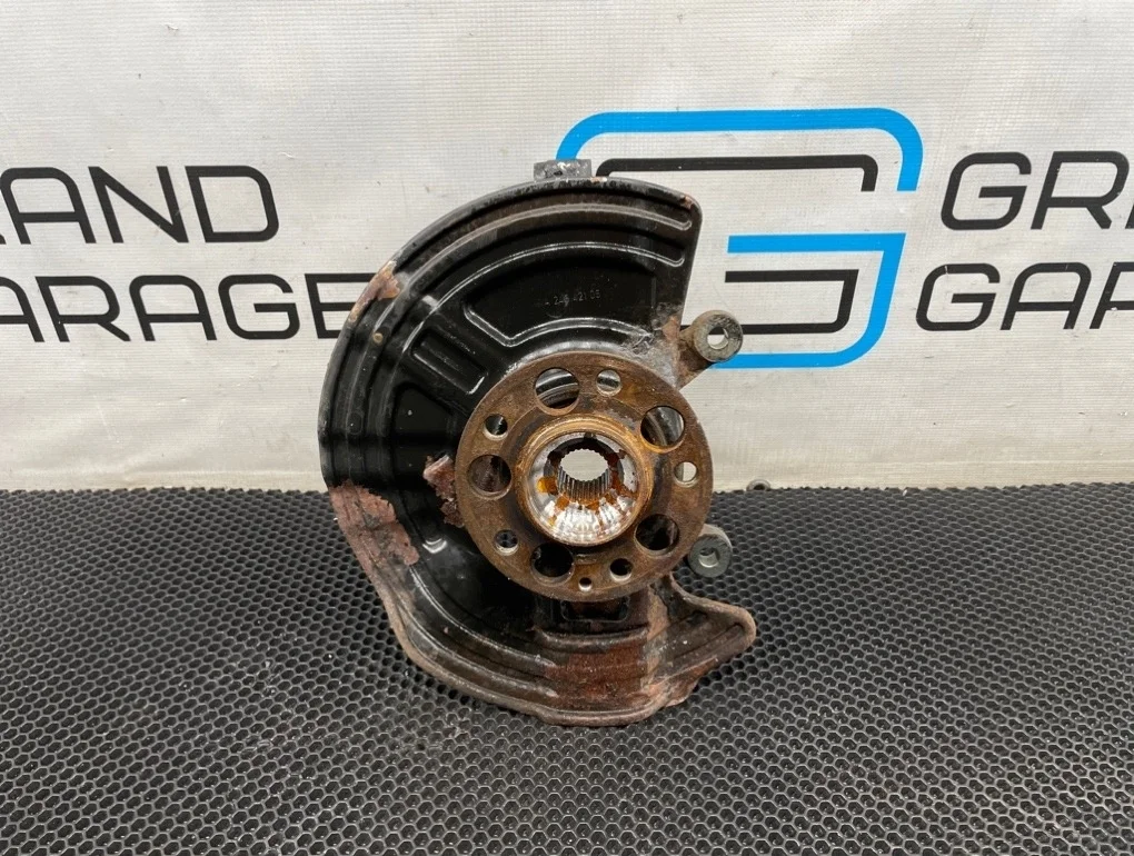 Кулак Mercedes-Benz Cla-Class 2013 A2463320200 C117 270.920 2.0, передний правый