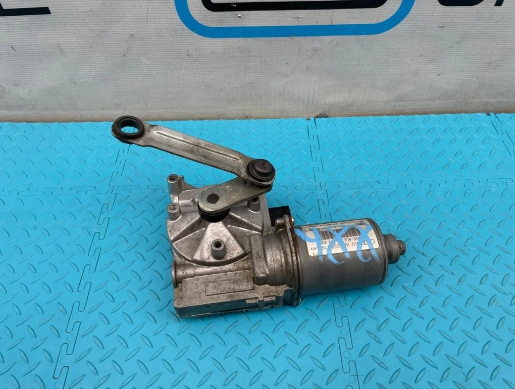 Моторчик стеклоочистителя Audi Q7 2011 4L1955119A 4LB CJTC 3.0, передний