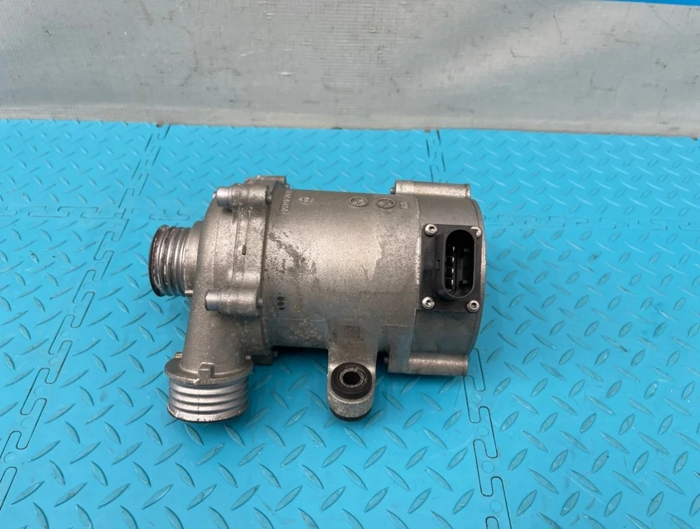 Насос водяной электрический Bmw 5-Series 2013 11517597715 F10 N20B20B 2.0