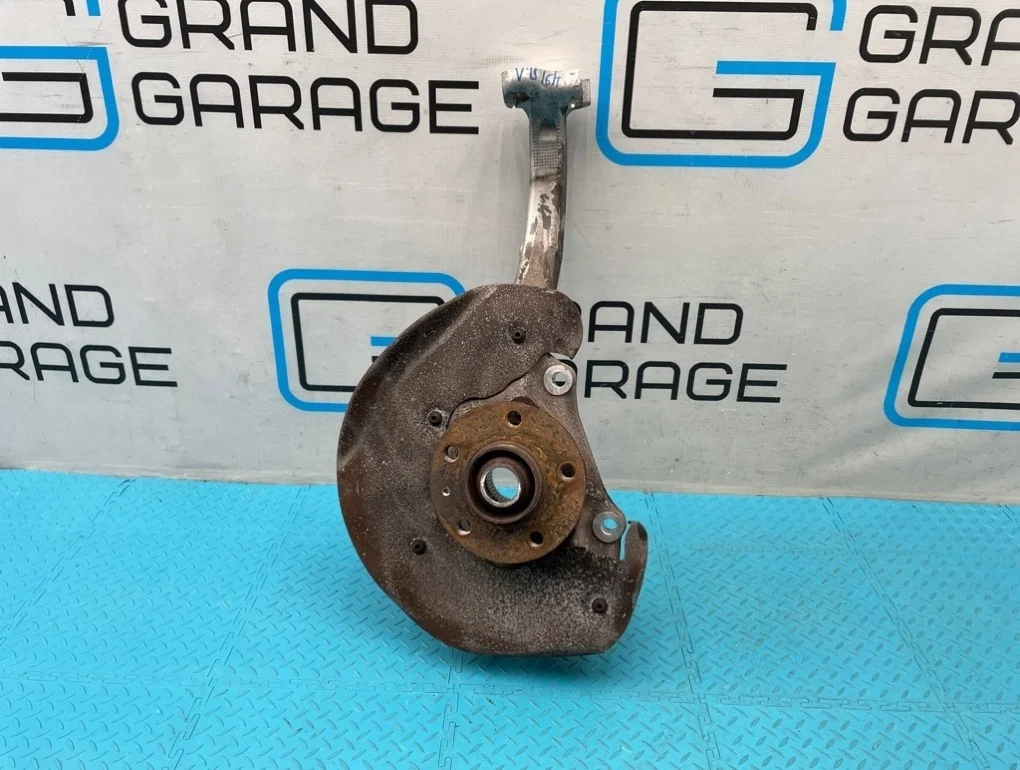 Кулак Audi A6 2013 4G0407253A C7 CHVA 2.8, передний левый