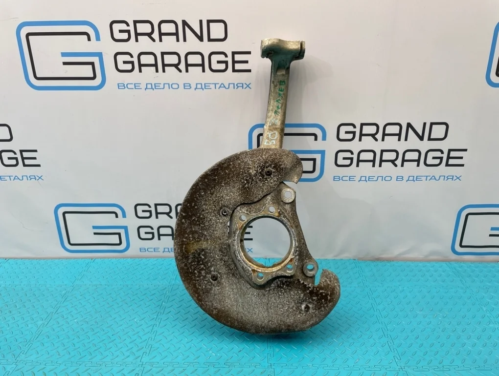 Кулак Audi A6 2013 4G0407253A C7 CHVA 2.8, передний левый