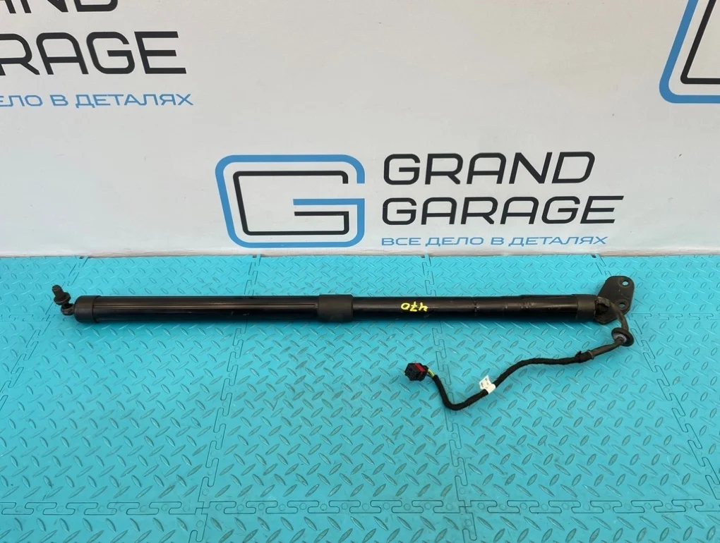 Амортизатор багажника Porsche Cayenne 2013 95851285104 958 M55.02 3.6, задний правый