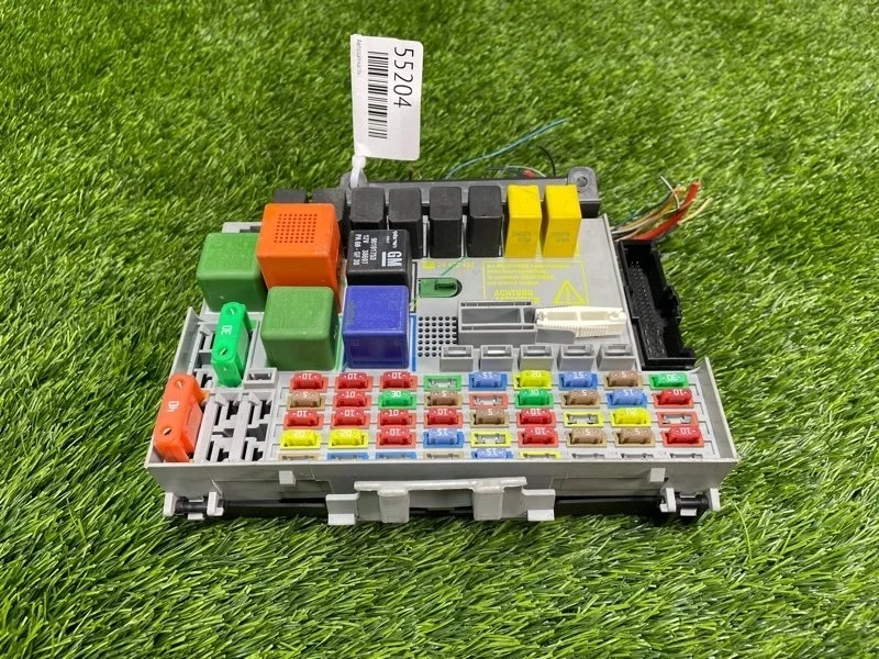 Блок предохранителей Opel Zafira A 24431677 F75 Z18XE, передний