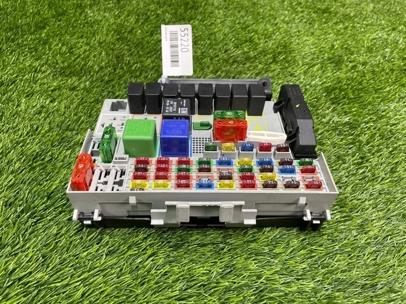 Блок предохранителей Opel Zafira A 24431677 F75 Z18XE, передний