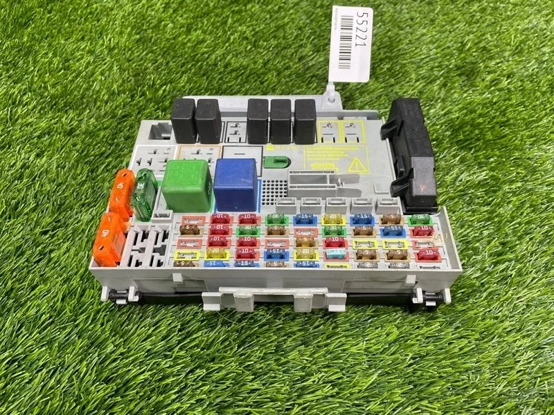 Блок предохранителей Opel Zafira A 24431677 F75 Z18XE, передний