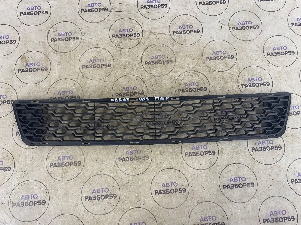 Решетка переднего бампера Kia Cerato II (2008—2013)