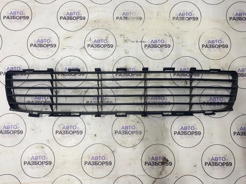 Решетка переднего бампера Toyota Auris E150 (2006—2010)