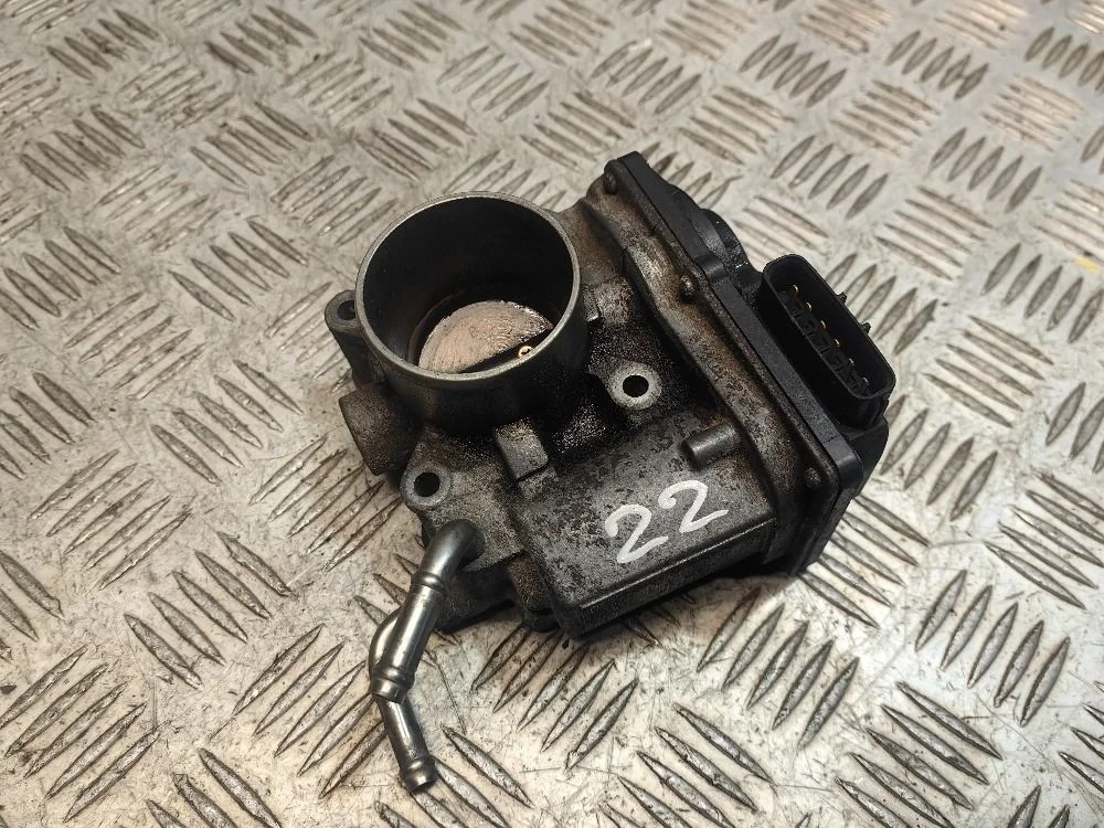 Дроссельная заслонка Toyota Corolla E150