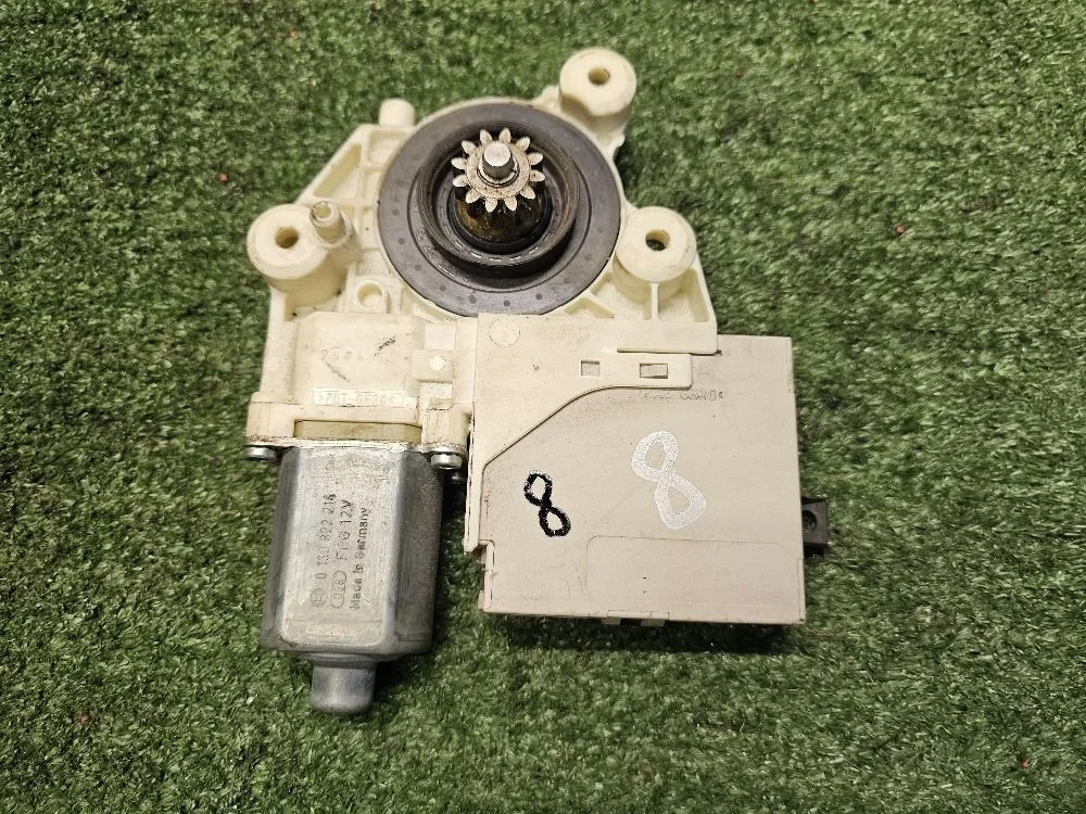 Моторчик стеклоподъемника передний правый фокус 2