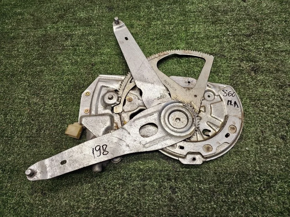 Стеклоподъемник электр. передний левый Volvo S60