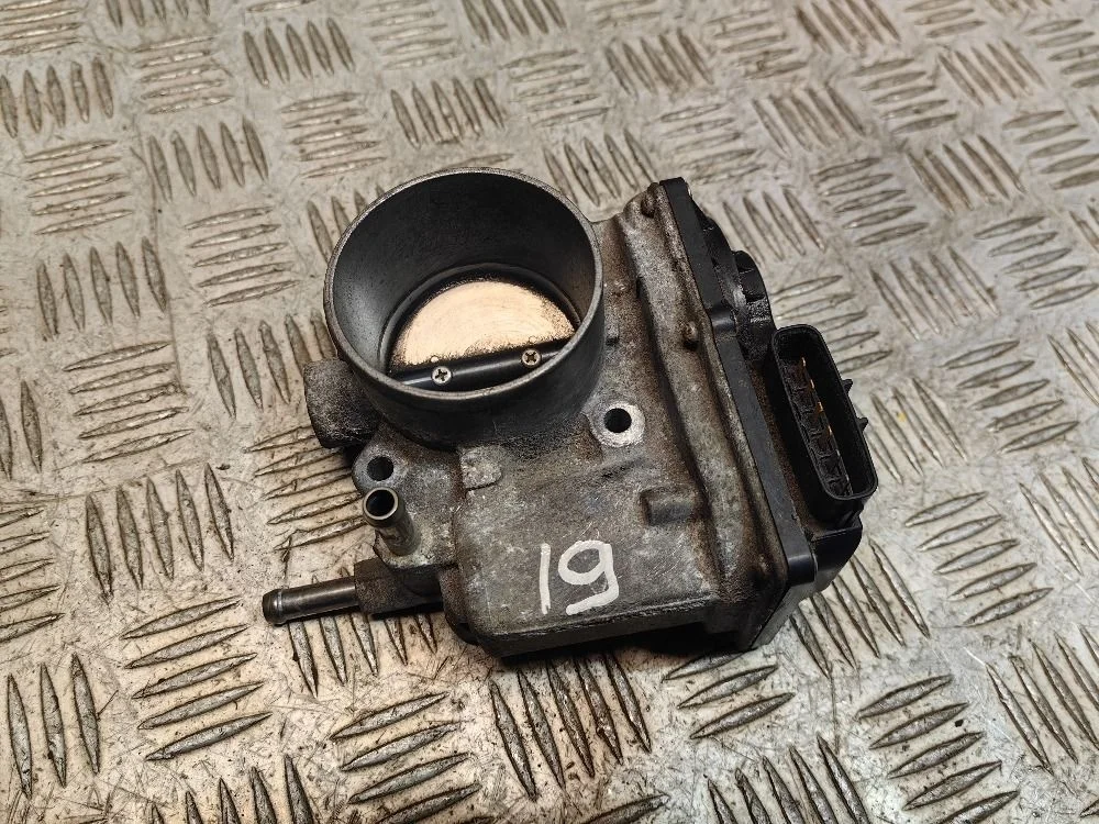 Заслонка дроссельная Toyota Corolla E150