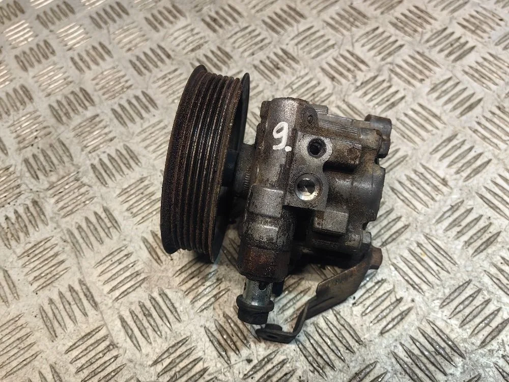 Насос Гур Toyota Avensis T250 2.0