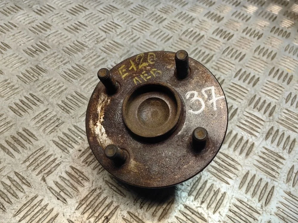 Ступица задняя Toyota Corolla E120