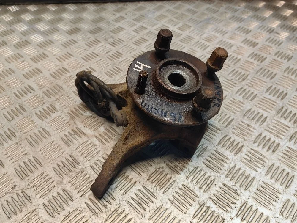 Кулак поворотный передний правый Lancer 9