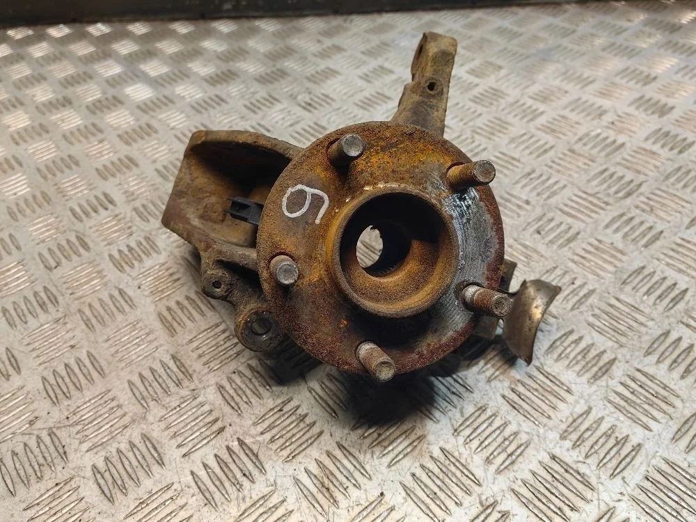 Кулак поворотный передний левый Ford Focus 2