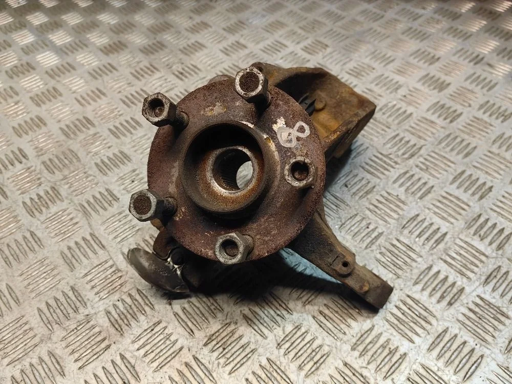 Кулак поворотный передний левый Ford Focus 2