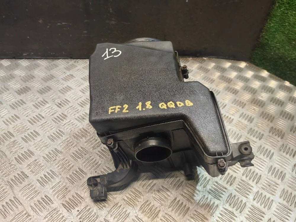 Корпус воздушного фильтра Ford Focus 2 1.8