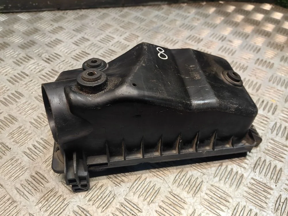 Корпус воздушного фильтра Toyota Avensis T250