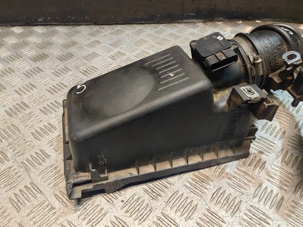 Корпус воздушного фильтра Toyota Avensis T250