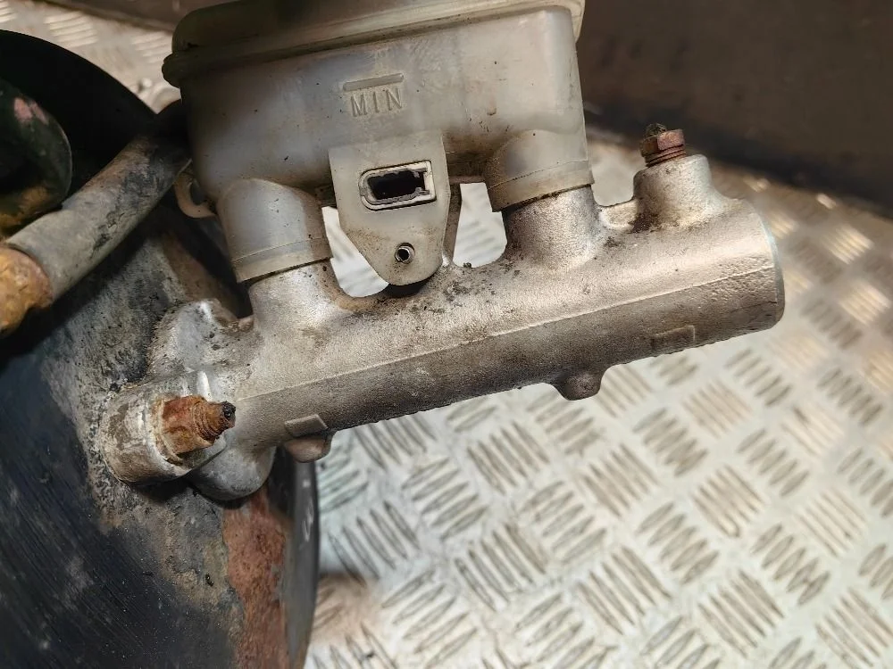 Главный тормозной цилиндр Mitsubishi Lancer 9