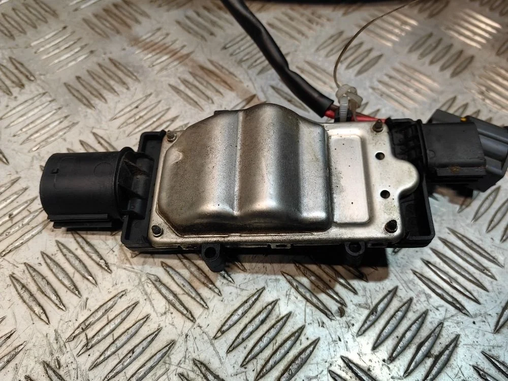 Блок управления вентилятором Ford Focus 3