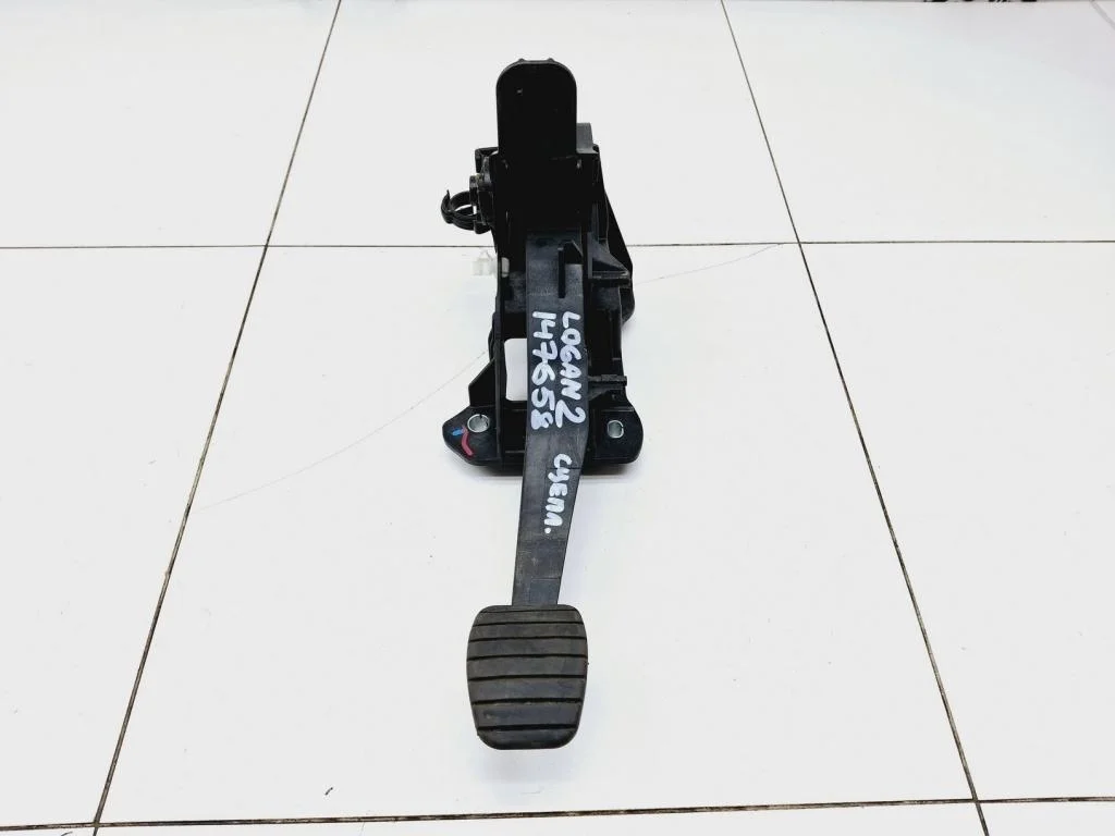 Педаль сцепления Renault Logan 2 L52