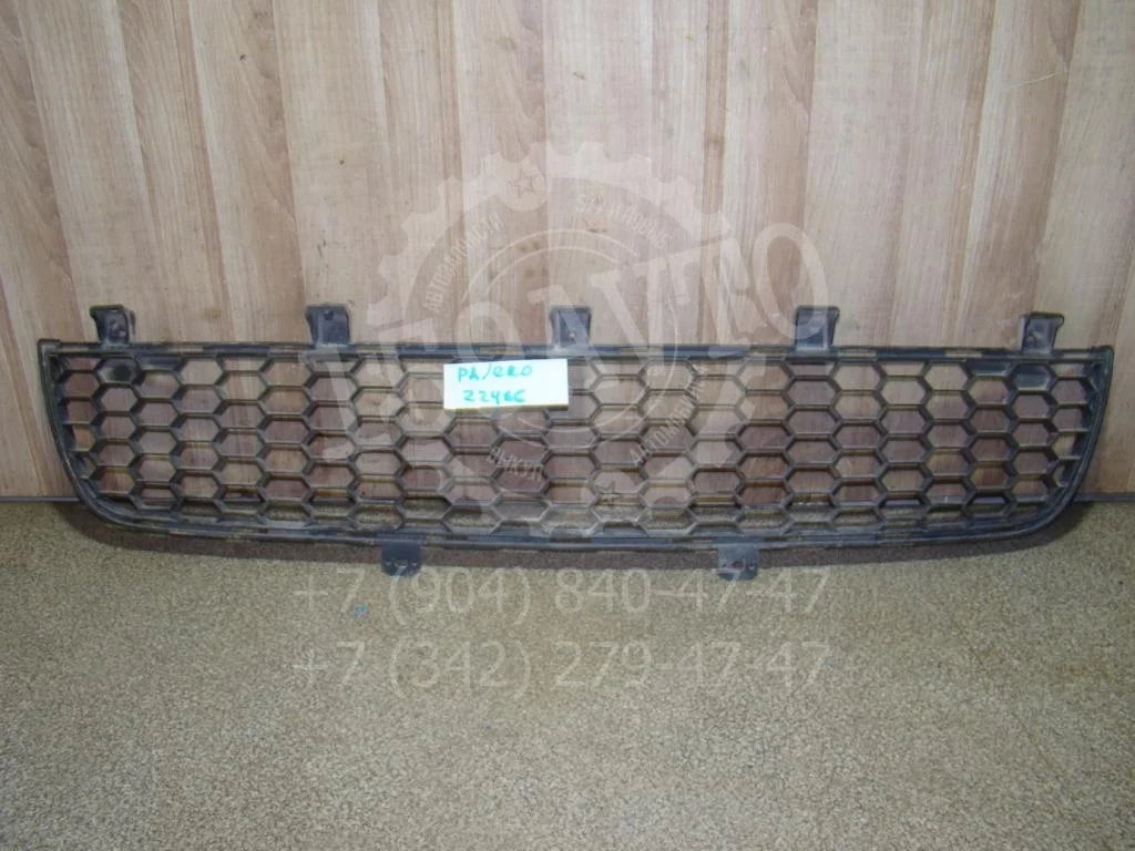 Решетка в бампер центральная Mitsubishi Pajero Sport KG, KH