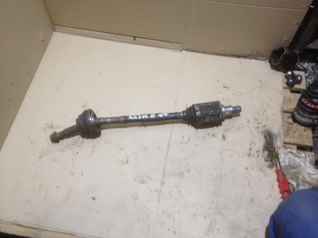 Полуось передняя левая Lexus RX350 XU30