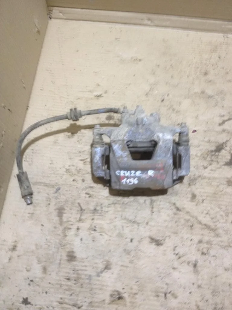 Суппорт передний правый Chevrolet Cruze J300