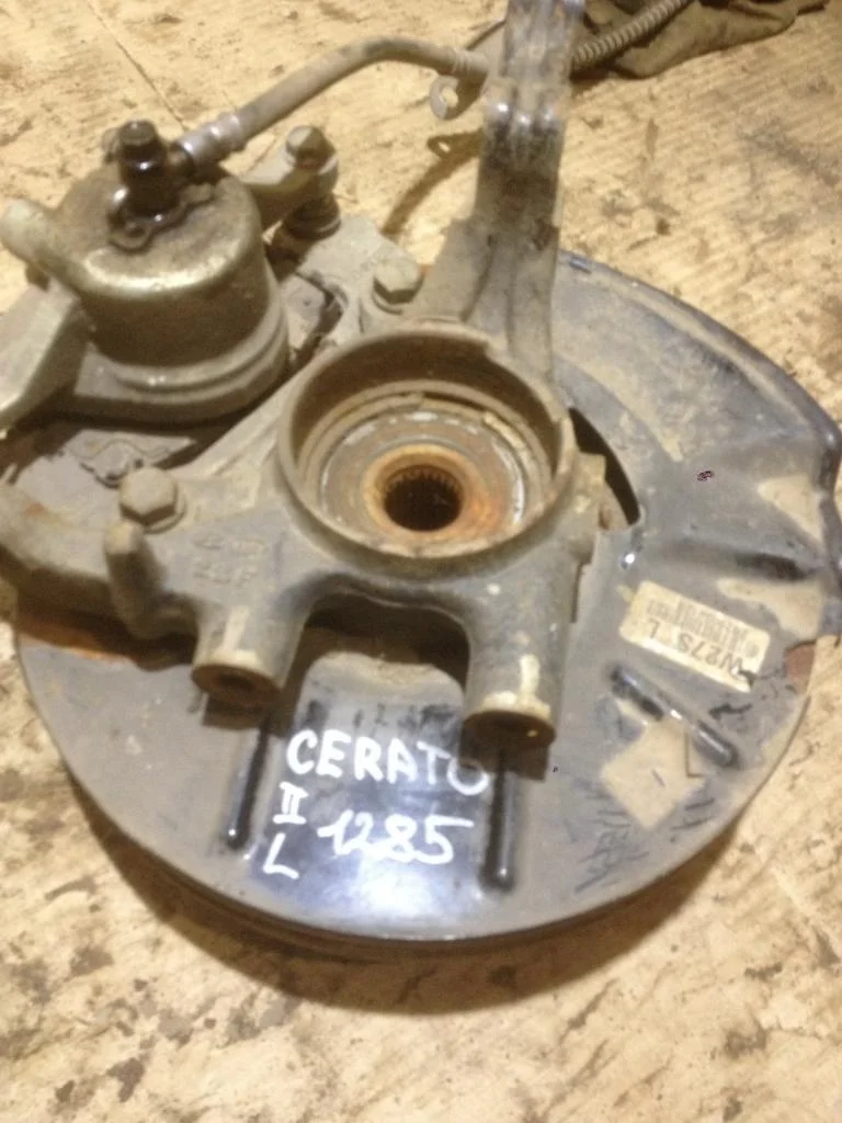 Кулак поворотный передний левый Kia Cerato 2 TD