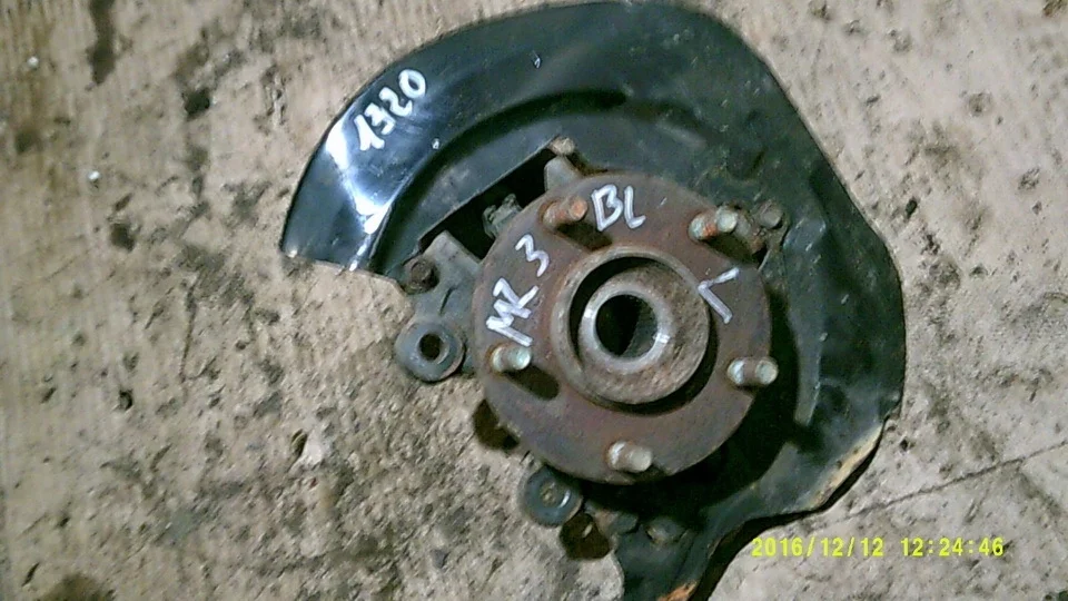 Кулак поворотный передний левый Mazda 3 BL