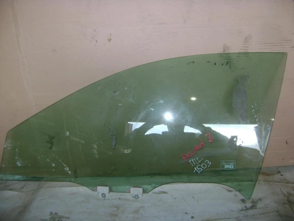 Стекло двери передней левой Honda Accord 8 CR