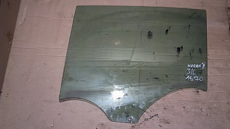 Стекло двери задней левой Renault Megane 2