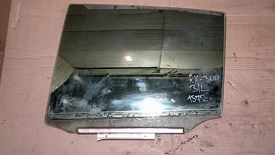 Стекло двери задней левой Lexus RX350 XU30
