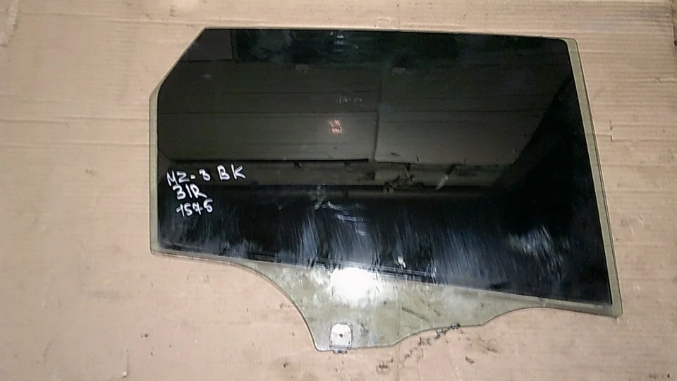 Стекло двери задней правой Mazda 3 BK